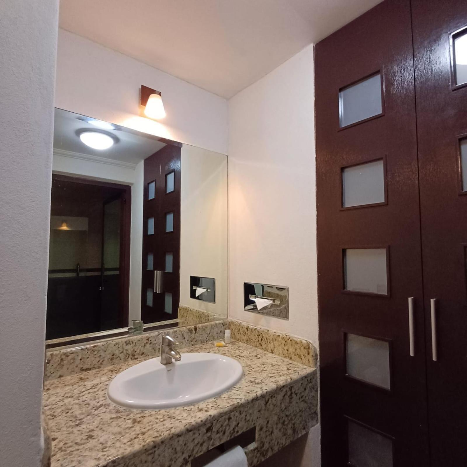 King Room No View Non Smoking or Interior Corridor