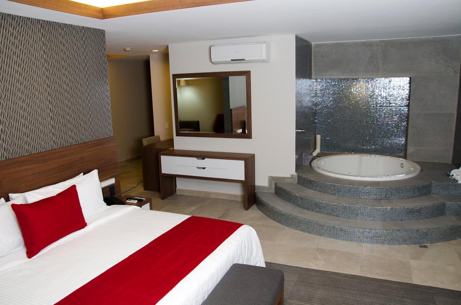 Deluxe Suite with Spa Bath,1559750212:JPEG