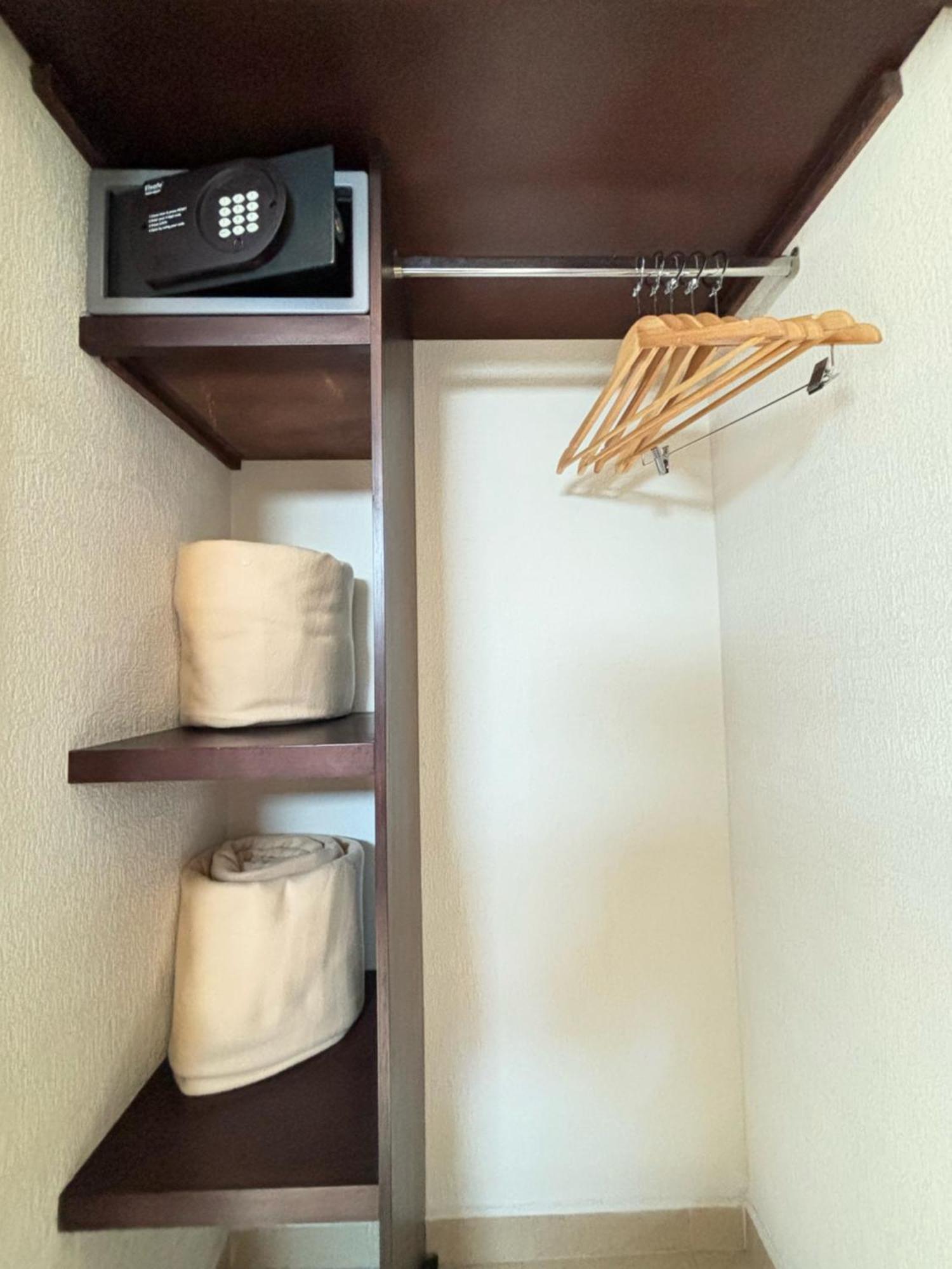 King Room No View Non Smoking or Interior Corridor