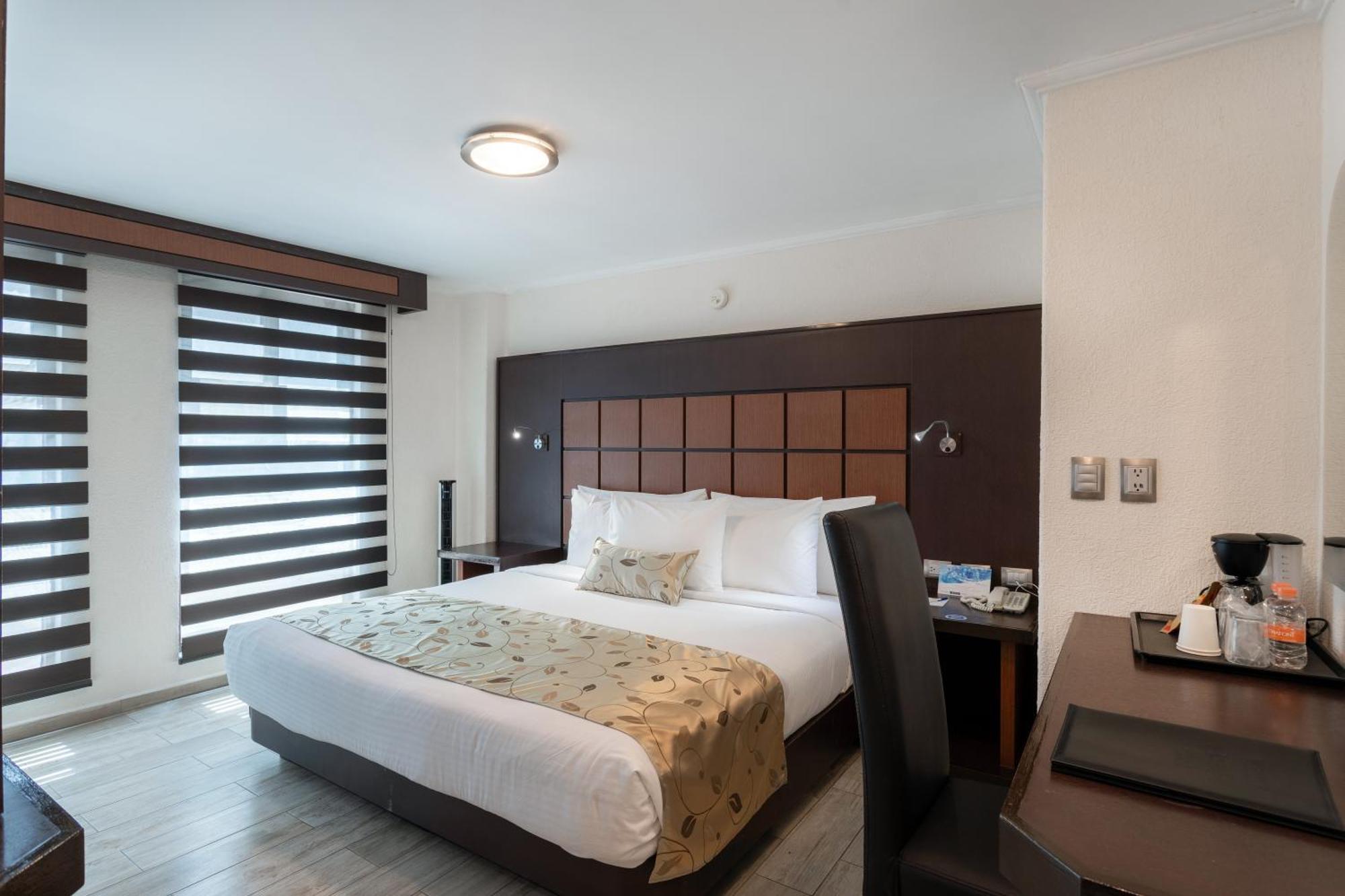 King Room No View Non Smoking or Interior Corridor