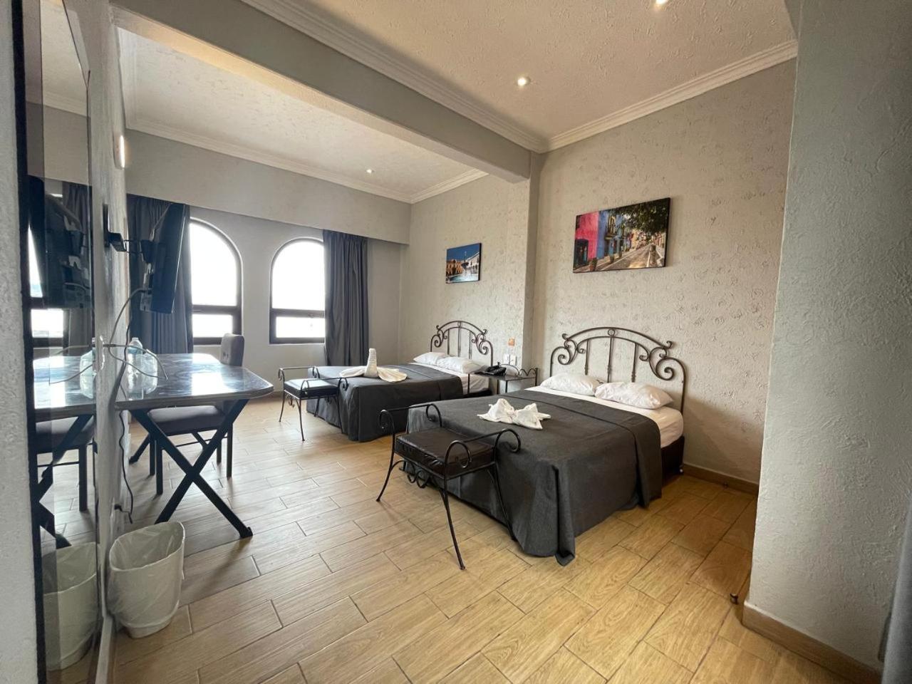 Twin Room,1586847101:JPEG