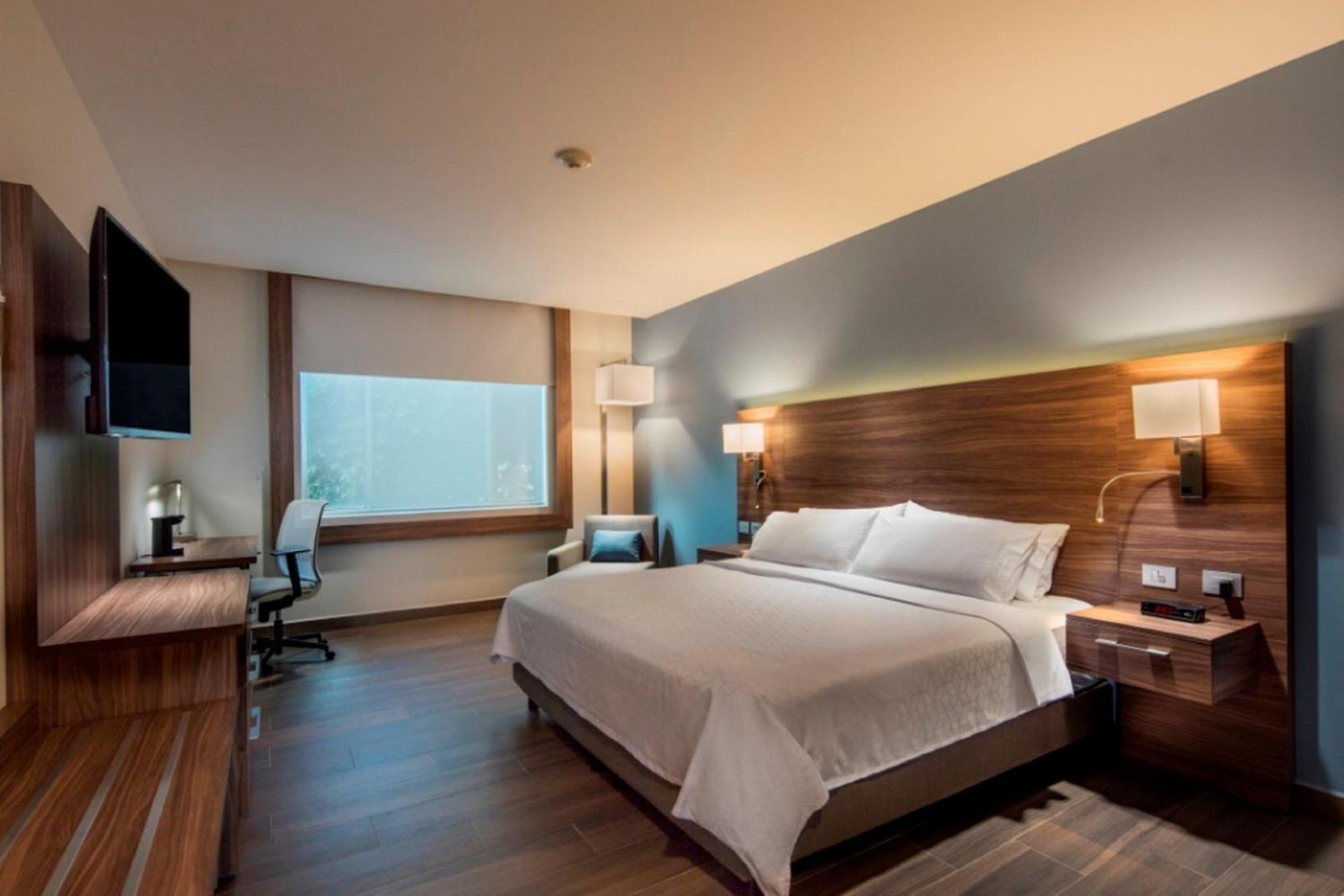 Standard King Room City View