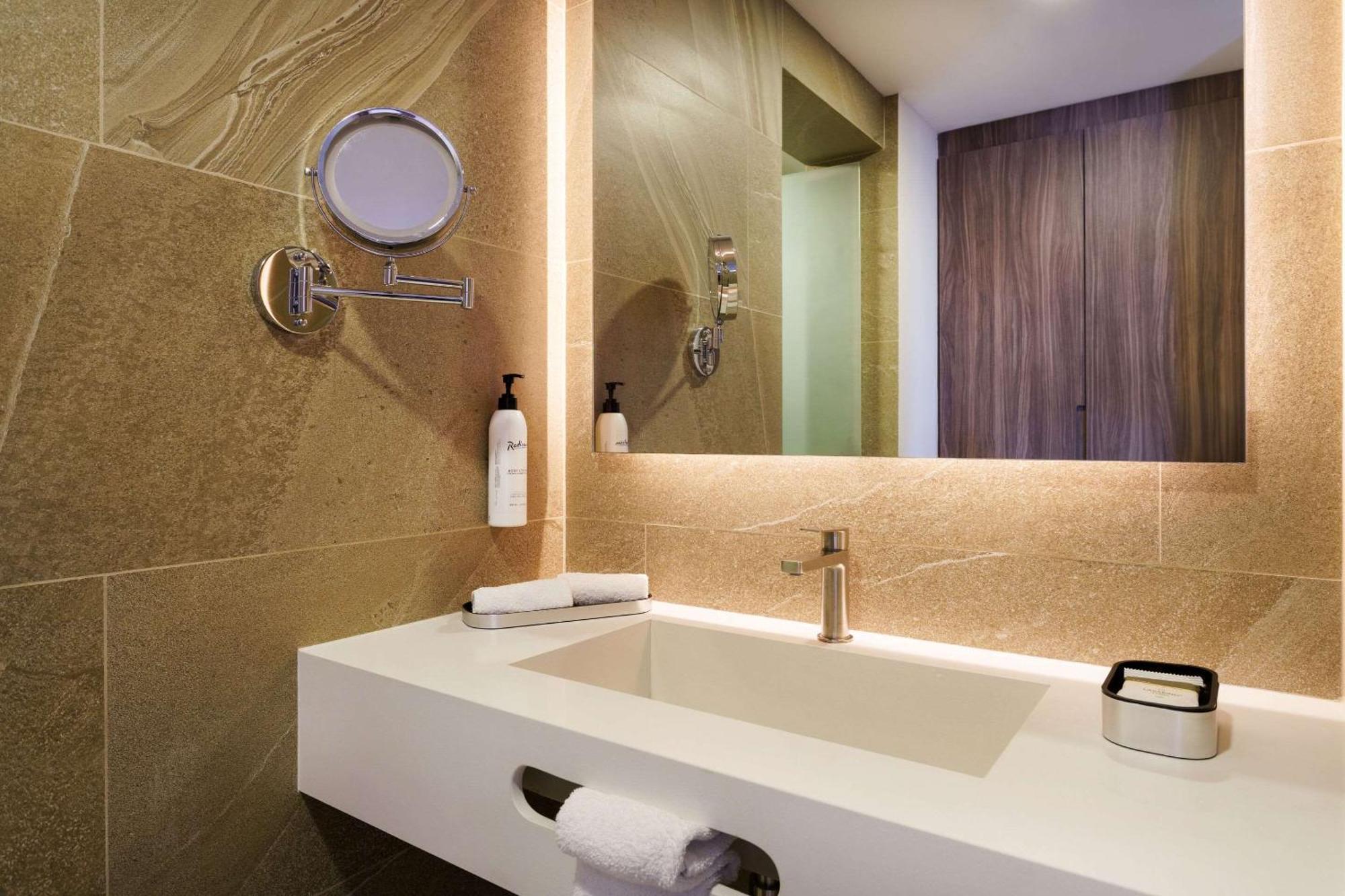 King Room - Non Smoking/Interior Corridor,1641899335:JPEG