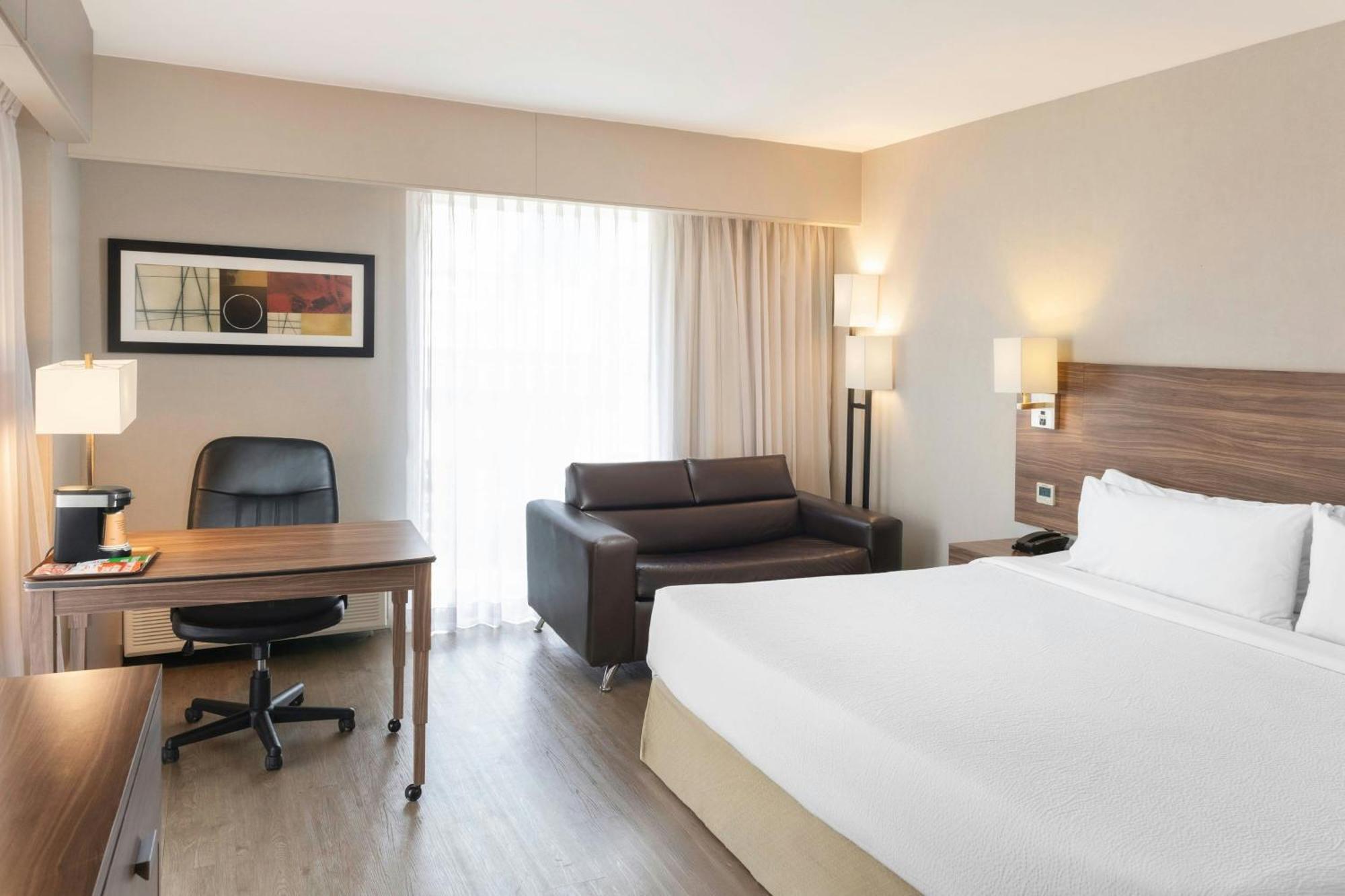 Classic Guest Room, 1 King, City View