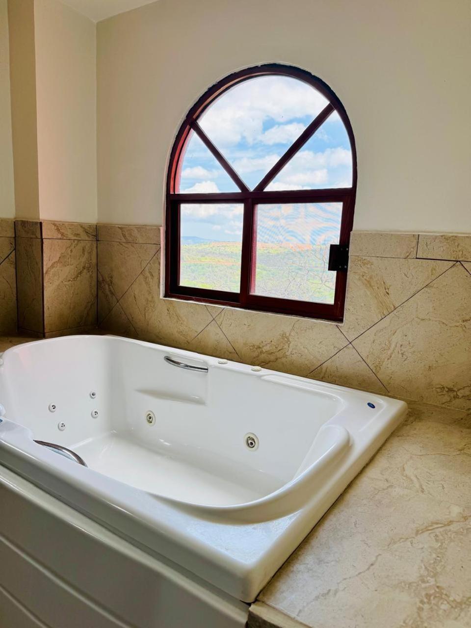 Suite Hot Tub