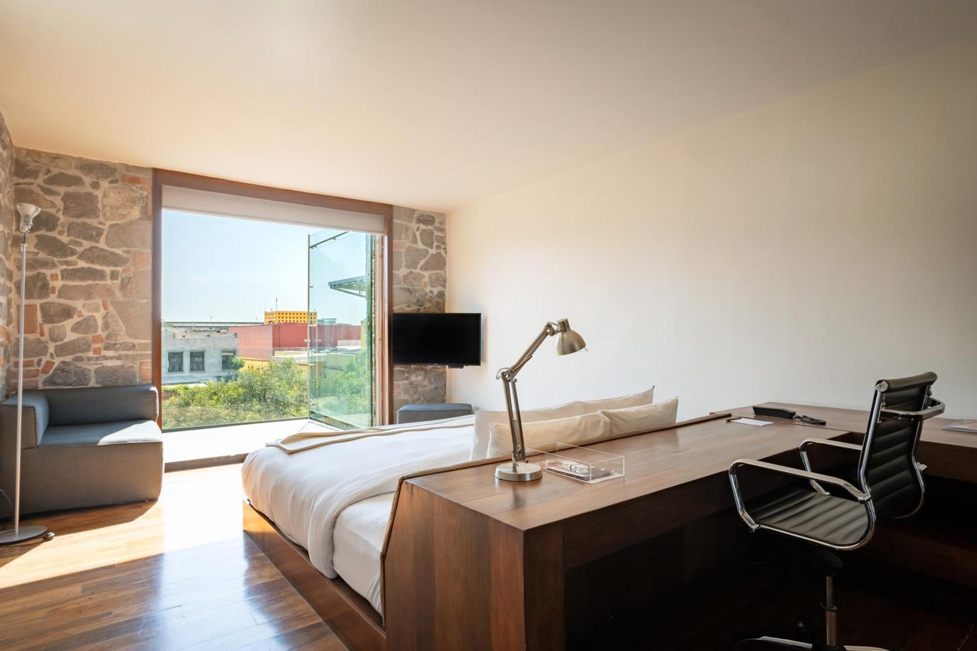 Suite de esquina con balcón