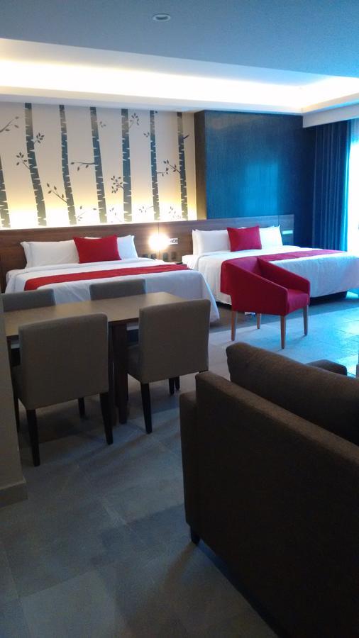 Deluxe Room with One King Bed & One Double Bed,572167098:JPEG